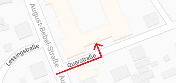 Eingang in der Querstraße